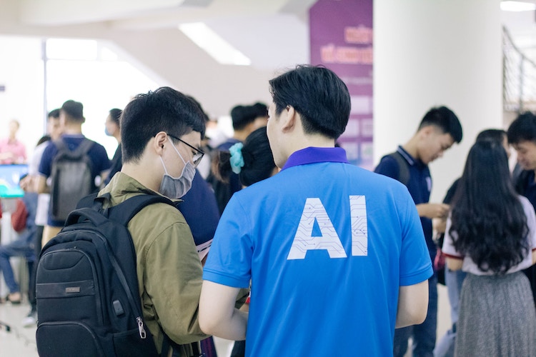 Man in blue shirt with letters AI on the back 